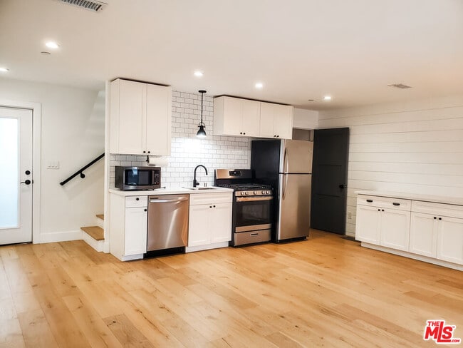 Photo - 11221 Hannum Ave Unidad A