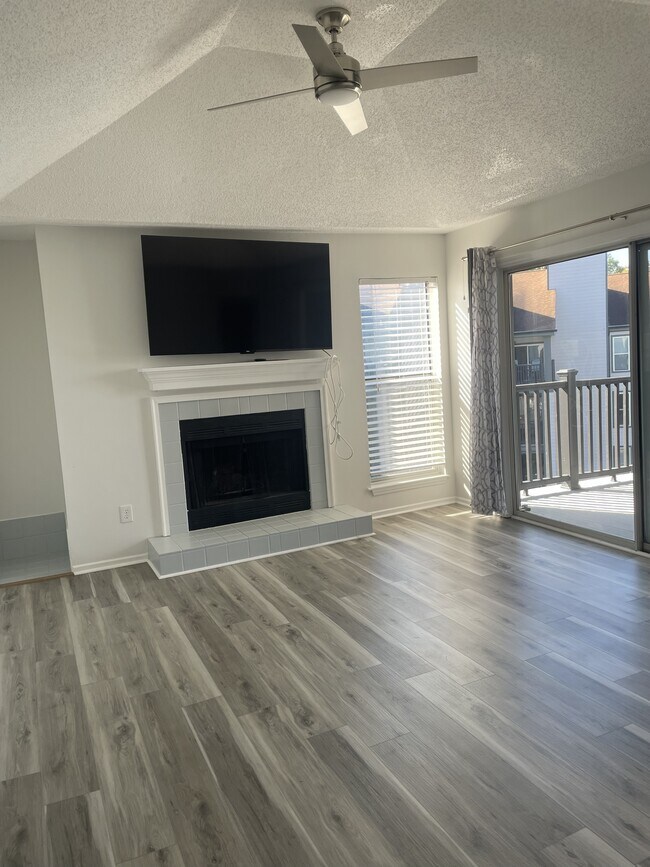 Photo - 18865 Vineyard Point Ln Unidad #33