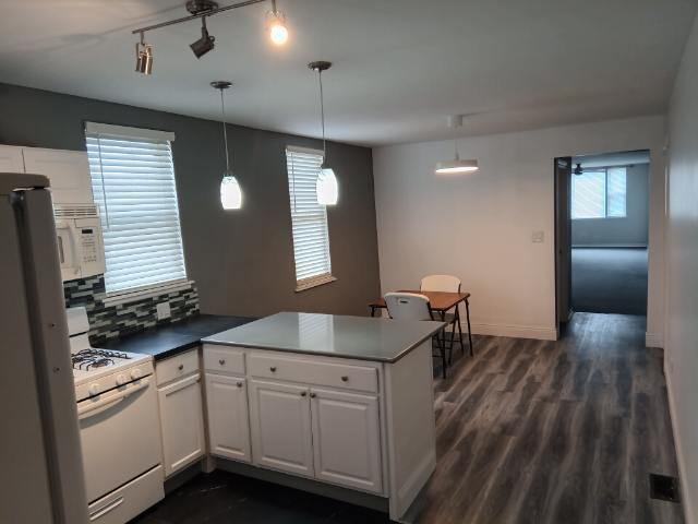 Photo - 559 W 42nd Pl Unit 2