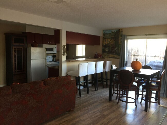 1433 Mishka Ct Unidad 2 bedroom 950 sq ft