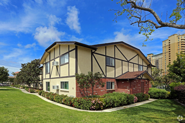 Building Photo - Whispering Pines Rental