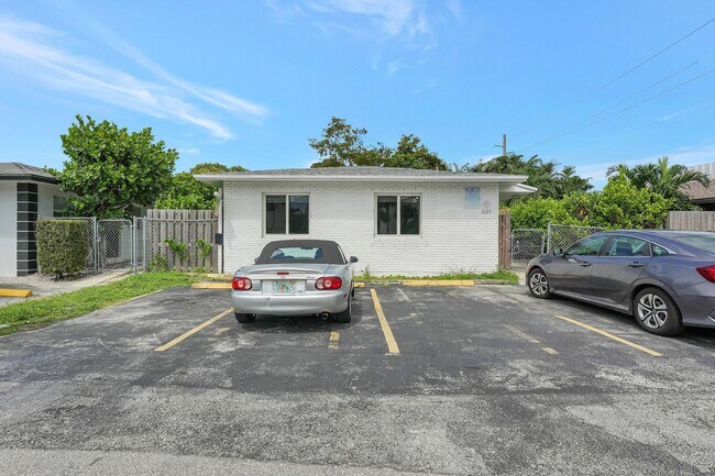 Photo - 1129 NE 15th St