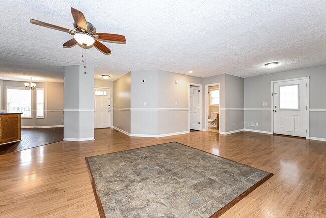 Photo - 102 Hobbs Dr