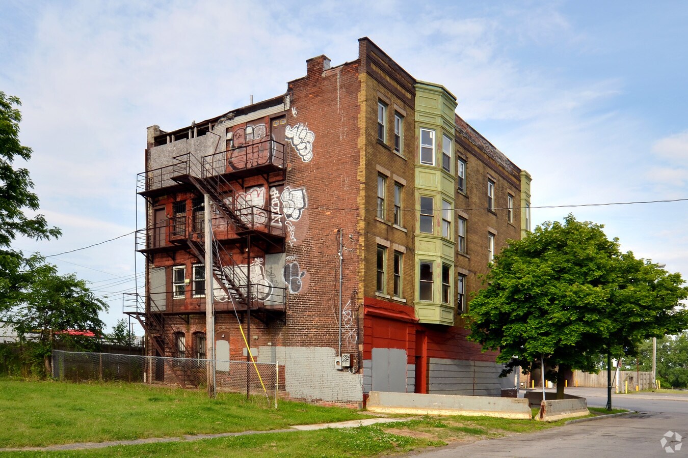 Photo - 1469 Niagara St