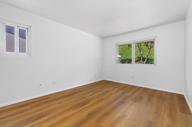 Photo - 2345 Worden St