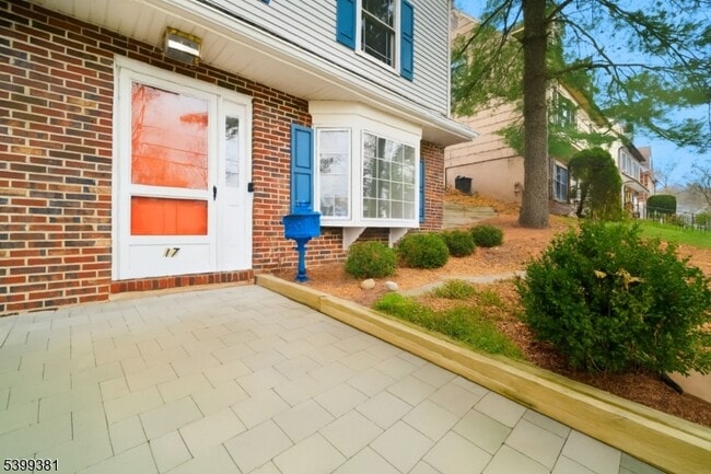 Photo - 17 Edison Dr