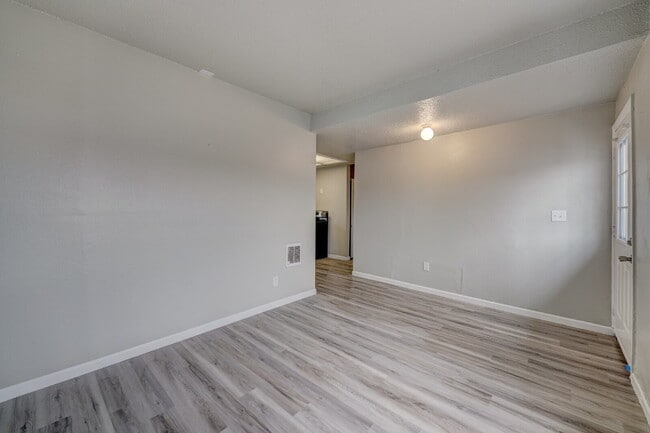 Photo - 1 Bedroom/1 Bathroom Available Now! Unit C
