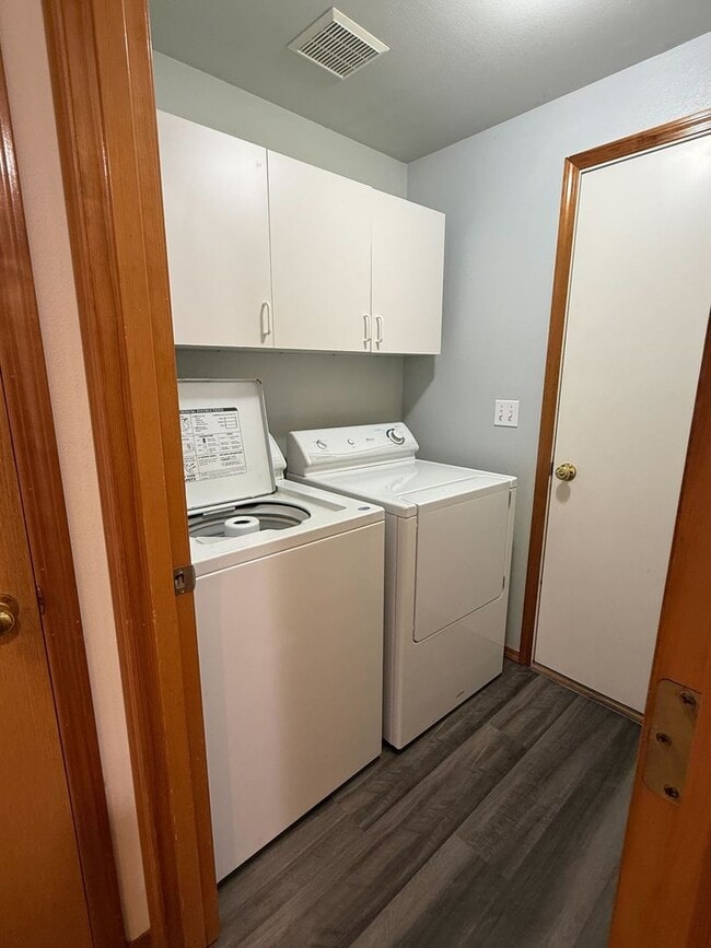 Photo - Spacious and Newly Updated 3 Bed/2.5 Bath in Desirable Salmon Creek area!