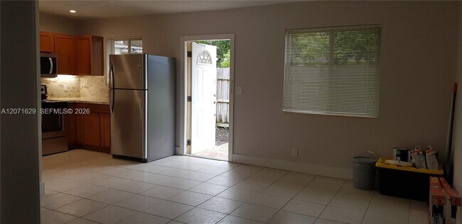Photo - 818 SW 4th St Unit 3