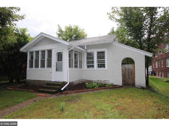 Building Photo - 1950 Grand Ave Rental