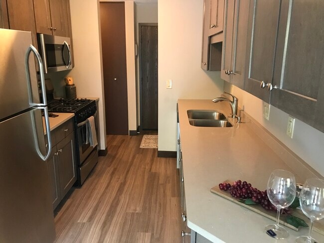 Stone Countertops at Cedars of Edina