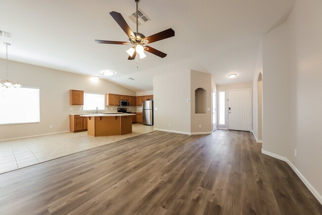 Photo - 2128 E Danbury Rd