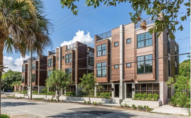 Building Photo - 3 BD / 3 BA Newer Row Home for Lease in Ha... Unit B