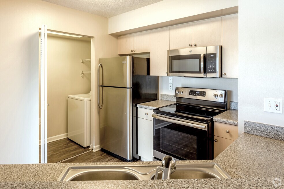 2BR,2BA - 1,065 SF