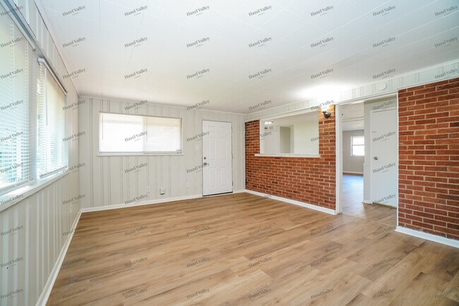 Photo - 3505 Roswell Dr