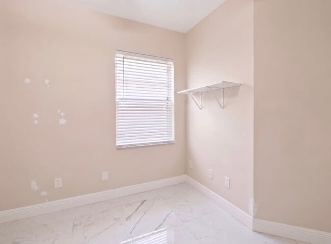 355 Springdale Dr