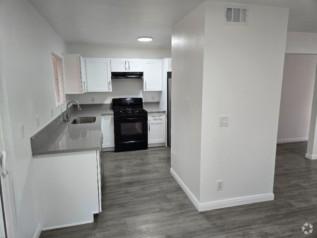 Building Photo - 4431 Tremont St Rental