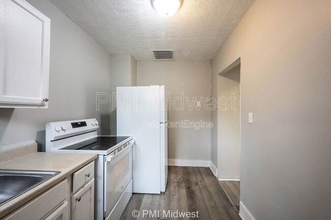 Photo - 2930 N Dearborn St Unit B