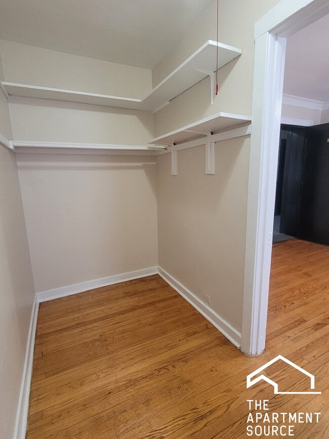 Building Photo - 1717 W North Shore Ave Unit 1A