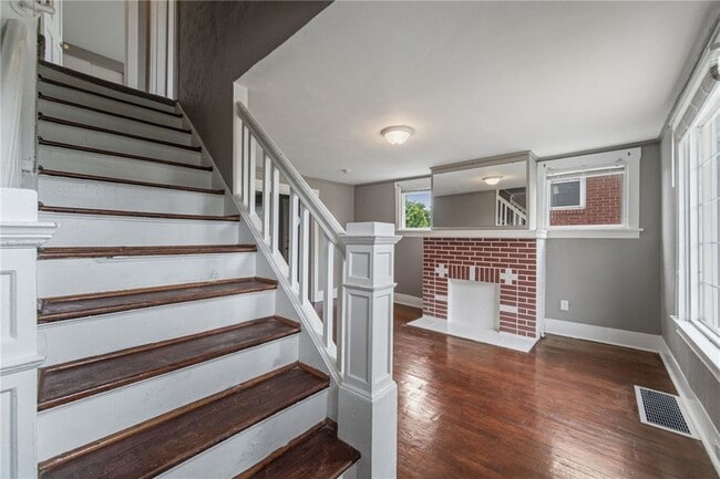 Photo - 160 Hazelwood Ave