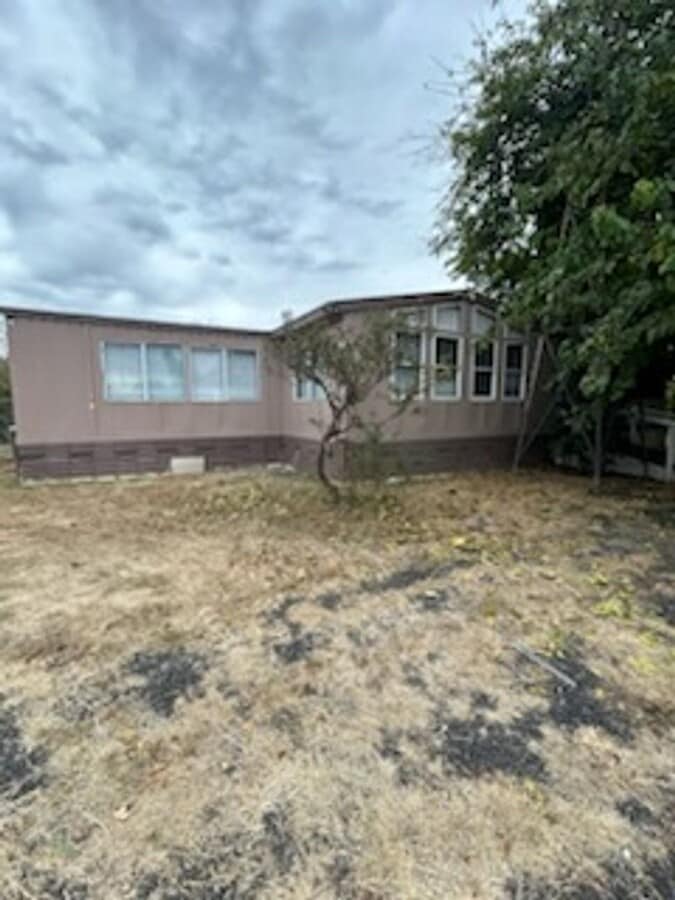 Two Bedroom Two bath country home with very large yard. - Two Bedroom Two bath country home with very large yard.