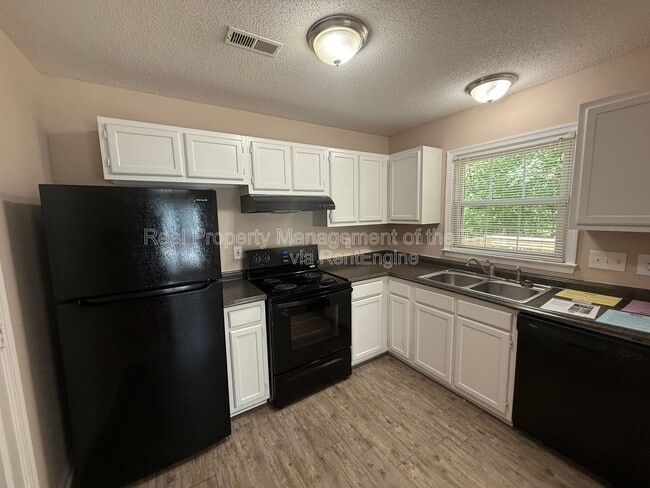 Photo - 4005 Sassafras Ct