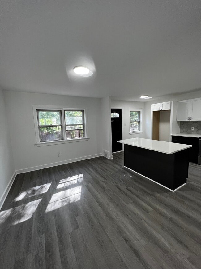 Photo - 1102 Ward St