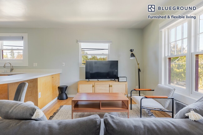 Photo - 325 Hawthorne Ave Unidad FL2-ID2012