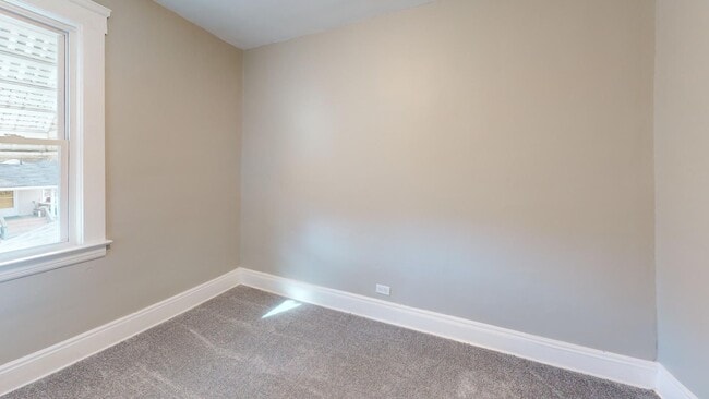 Photo - 3 Bed / 1 Bath in Cleveland!