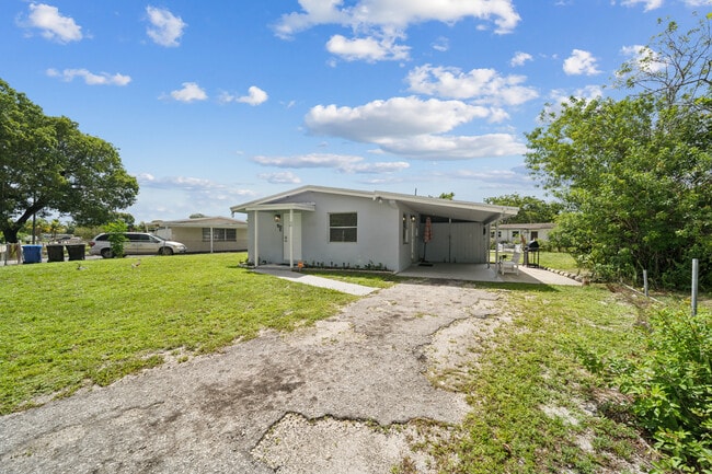 Building Photo - 1700 NW 15th St Rental