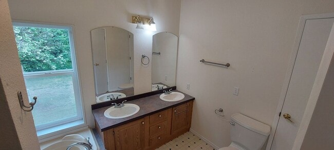 Photo - Three Bedroom Home w/ Three Bay Garage in Deming!