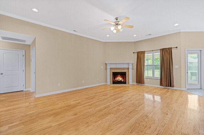 Photo - 2758 Slate Dr SW