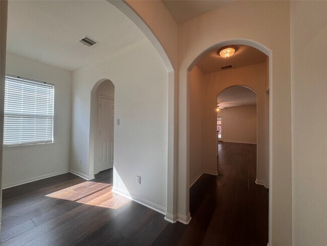 Photo - 302 Broken Pine Ct