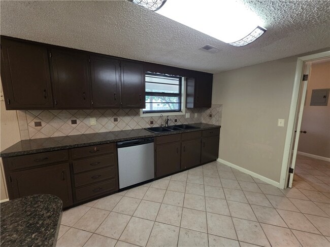 Photo - 1806 Lawrence St