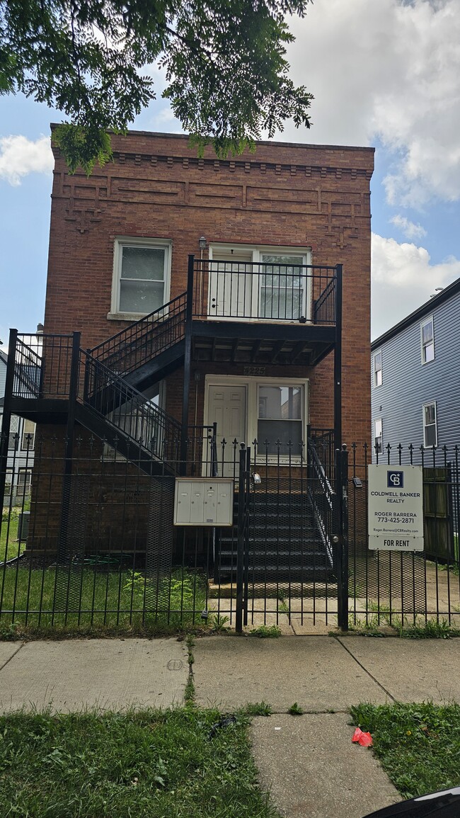 Photo - 4223 W Augusta Blvd Apartments Unit 1R