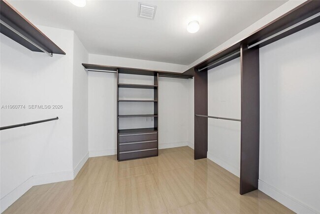 Photo - 3250 NE 188th St