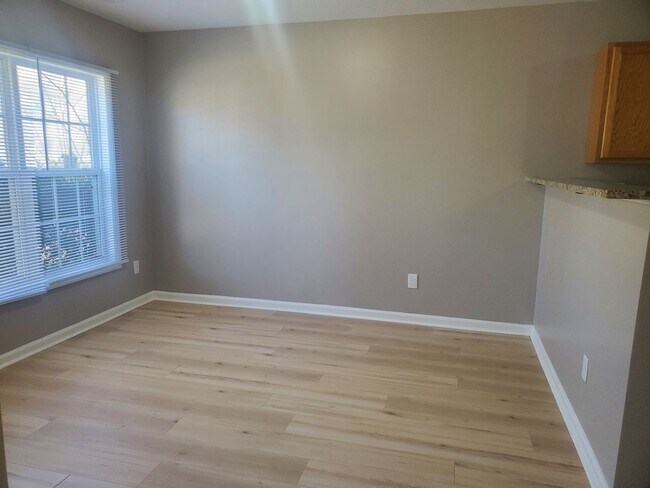 Photo - 1136 Drew St Unit A