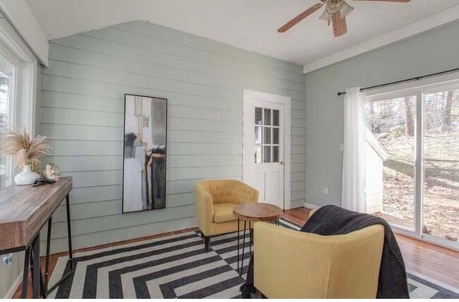 Photo - 215 Blue Hill Dr