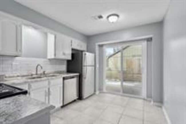 Photo - 400 NE Independence Ave