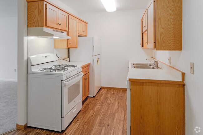 1BR, 1BA - 737 SF