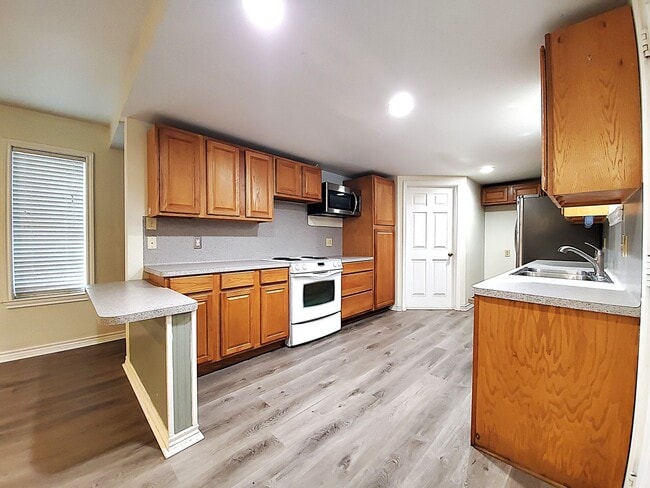 Photo - Welcome to this charming 2 bedroom, 2 bathroom home in Henderson, Texas!