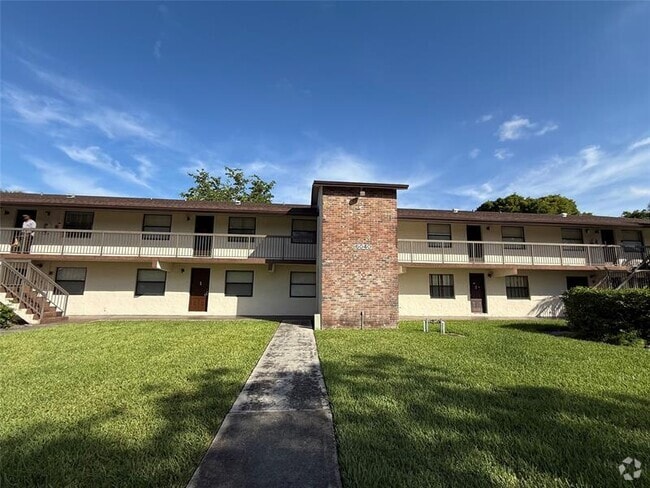 Building Photo - 6040 Shaker Wood Cir Unit 205 Rental