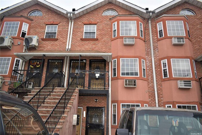 Photo - 290 Cornelia St Condo