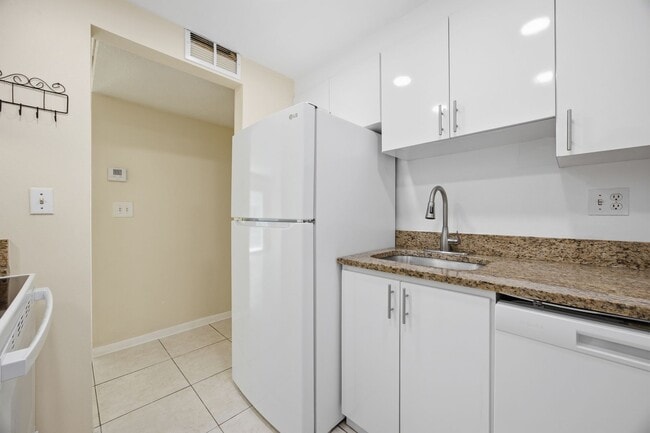 Photo - Two bedroom & Two bathroom Condo with balcony and laundry facilities