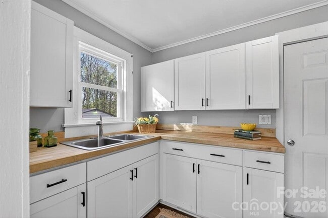 Photo - 713 Prospect St NW