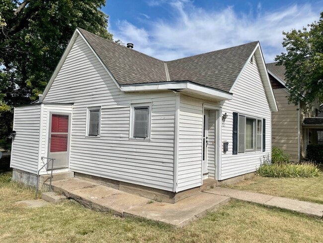 Photo - 423 W 9th St