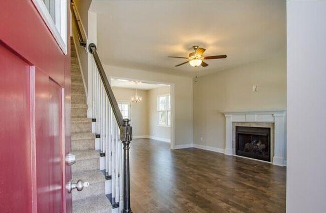 Photo - 425 Sedgemoor Rd