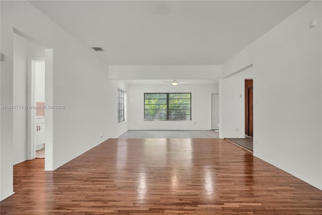Photo - 132 NW 40th St