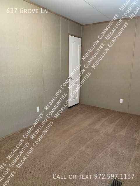 Photo - 637 Grove Ln