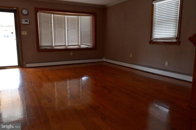 Photo - 3131 Clive Ave